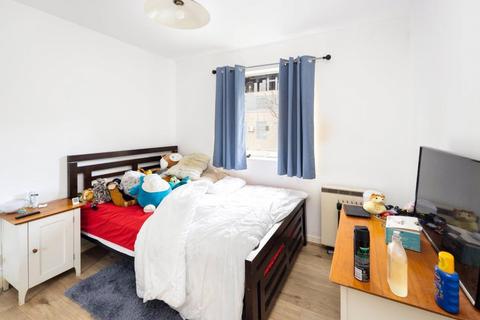 2 bedroom flat for sale, Bogart Court, 2 Premiere Place, Canary Wharf, London, E14