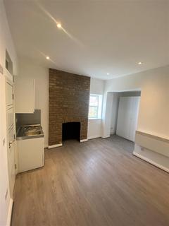 Studio to rent, Green Lanes, Haringey