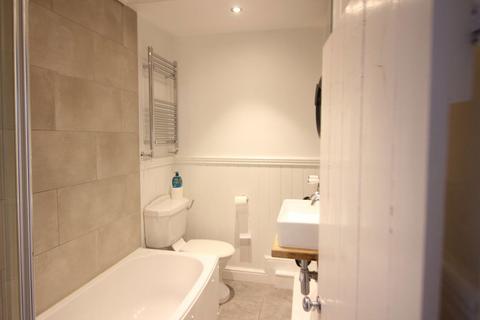 2 bedroom house to rent, Watford Heath,  Herts