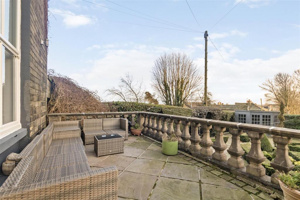 Balcony/patio seating area