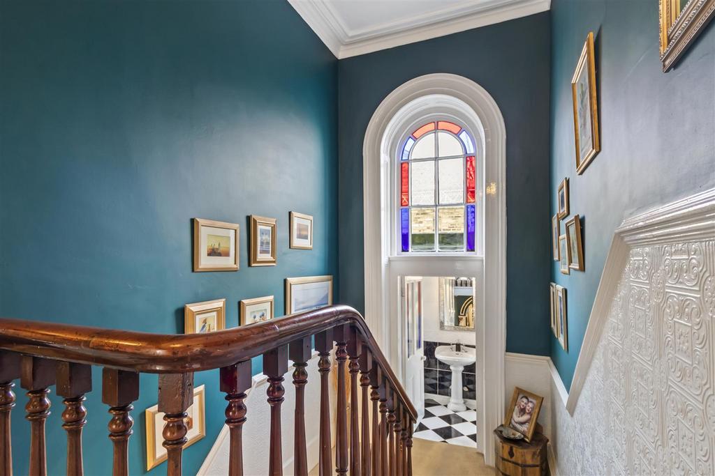 Mezzanine landing/feature