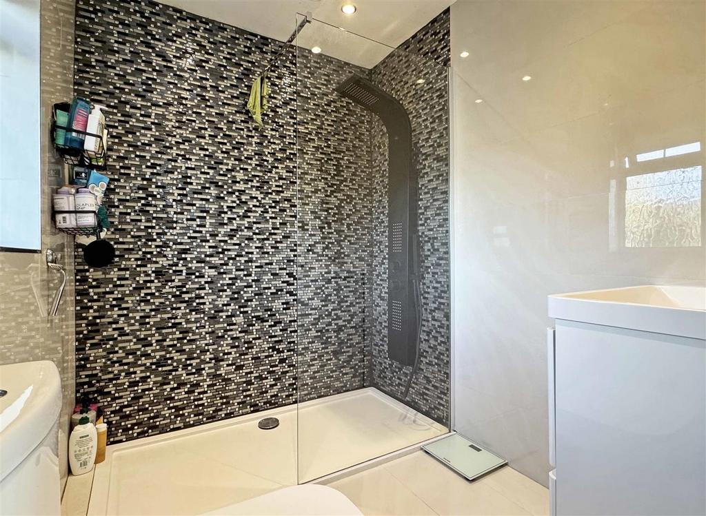 Shower Room.jpg
