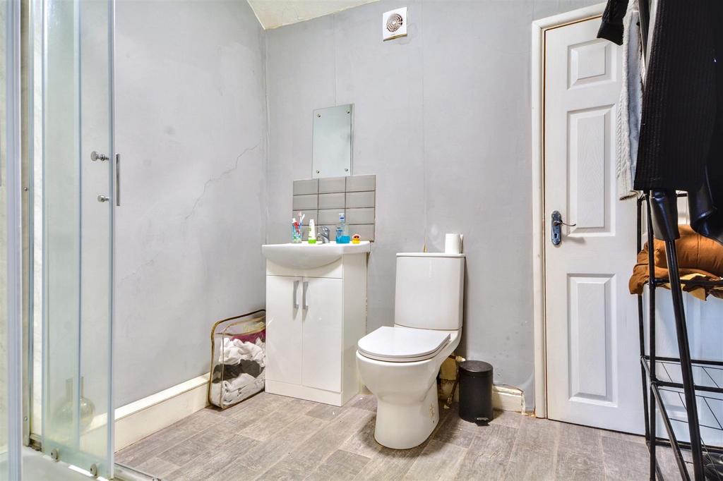 Ensuite 2.jpeg