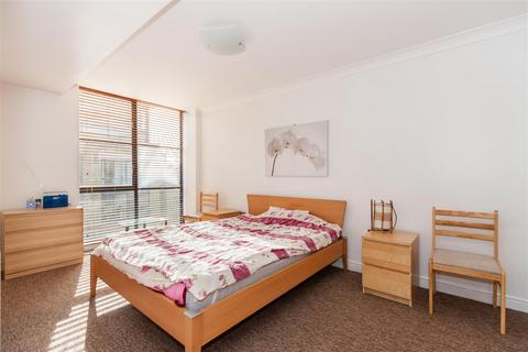 1 bedroom apartment for sale, Ferry Quays ¦ Brentford ¦ TW8 0AT