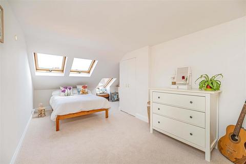 25 Napier Road, Isleworth, TW7 7HP