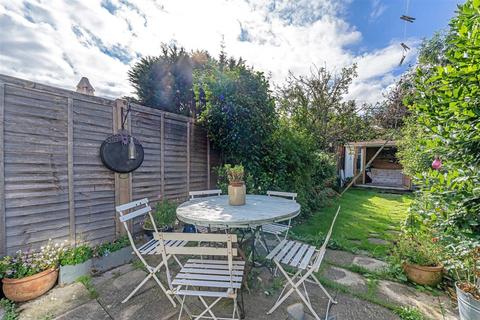 25 Napier Road, Isleworth, TW7 7HP