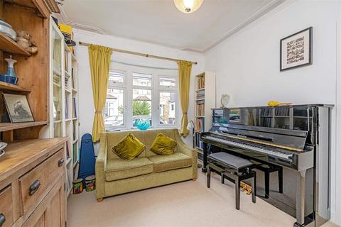 25 Napier Road, Isleworth, TW7 7HP