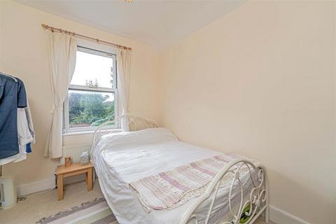 25 Napier Road, Isleworth, TW7 7HP