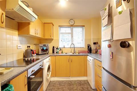 2 bedroom flat for sale, Wren Close, London, N9