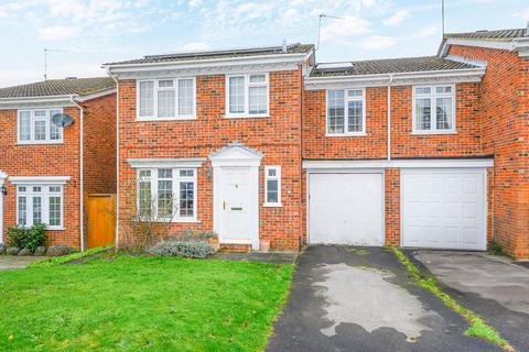 4 bedroom semi-detached house for sale, Hillcrest, WEYBRIDGE, KT13