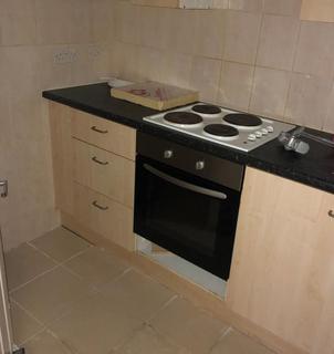 2 bedroom flat to rent, West Crescent, Gravesend