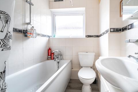 2 bedroom maisonette for sale, Erith Crescent, Romford RM5