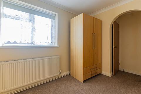 2 bedroom flat to rent, Bangor Street, Cardiff CF24