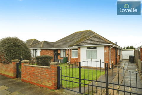 3 bedroom semi-detached bungalow for sale, Coniston Avenue, Grimsby DN33