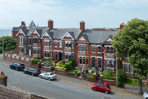 4 bedroom terraced house for sale, Redbrink Crescent, Barry