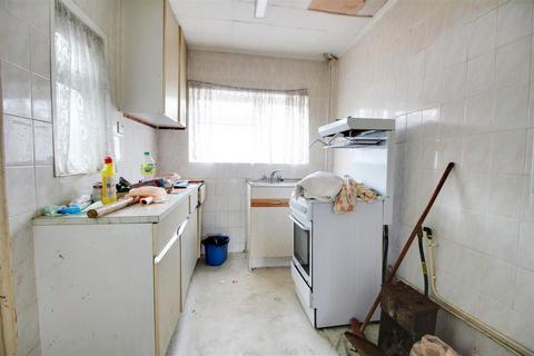 137 Raynham Avenue, London, N18 2BT