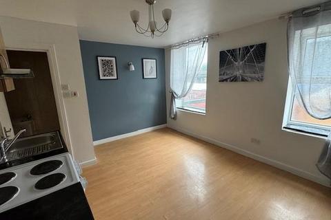 Studio to rent, Dewsbury Road, Leeds LS11