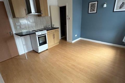 Studio to rent, Dewsbury Road, Leeds LS11