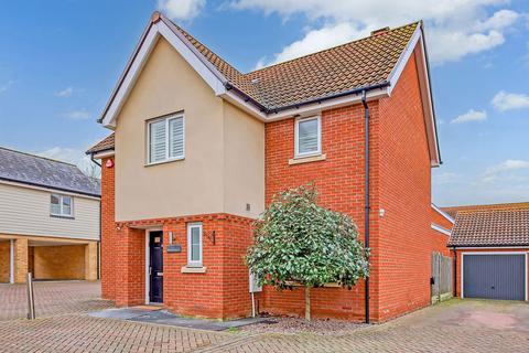 4 bedroom detached house for sale, Warwick Crescent, Basildon SS15