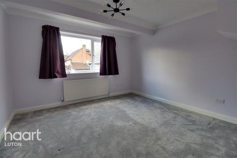 4 bedroom detached house to rent, Forge Close, LUTON