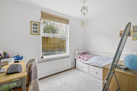 2 bedroom flat for sale, Chapter Road, London NW2