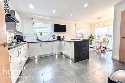 4 bedroom detached house for sale, Ash Close, Burton-On-Trent