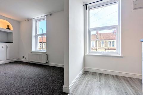 2 bedroom apartment to rent, Soundwell Road, BRISTOL BS15