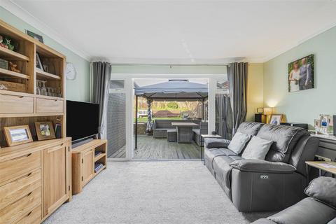 4 bedroom chalet for sale, Valley Close, Newhaven