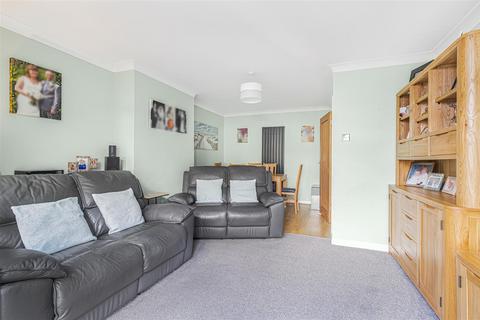 4 bedroom chalet for sale, Valley Close, Newhaven