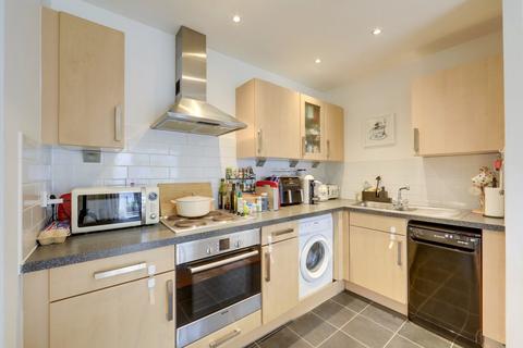 2 bedroom flat for sale, Desvignes Drive, Hither Green , London, SE13