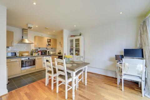 2 bedroom flat for sale, Desvignes Drive, Hither Green , London, SE13