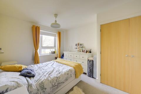 2 bedroom flat for sale, Desvignes Drive, Hither Green , London, SE13