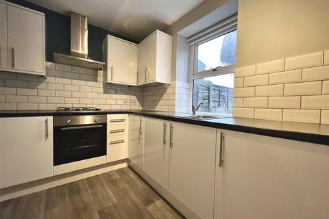 2 bedroom terraced house for sale, Brosscroft, Hadfield, Glossop