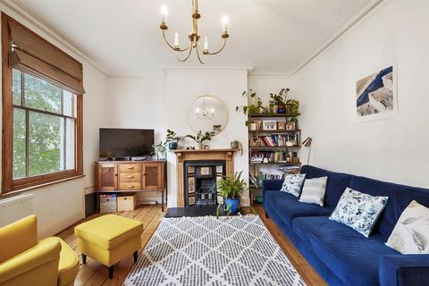 3 bedroom flat for sale, Quentin Road, London SE13