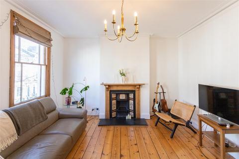 3 bedroom flat for sale, Quentin Road, London SE13