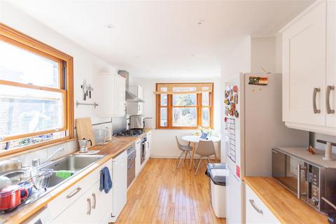 3 bedroom flat for sale, Quentin Road, London SE13