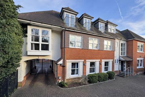 2 bedroom flat for sale, Godalming  * NO ONWARD CHAIN*