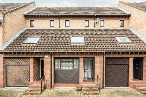 3 bedroom terraced house for sale, Leerdam Drive, London E14