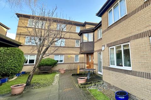 1 bedroom apartment for sale, Limewood Court, Beehive Lane, Ilford, Essex