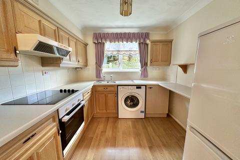 1 bedroom apartment for sale, Limewood Court, Beehive Lane, Ilford, Essex