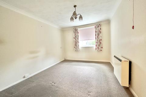 1 bedroom apartment for sale, Limewood Court, Beehive Lane, Ilford, Essex