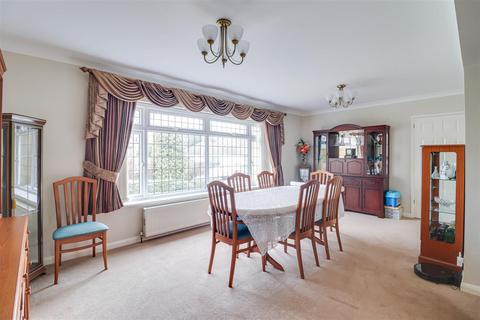 4 bedroom detached house for sale, Westbourne Grove, Westcliff-On-Sea SS0