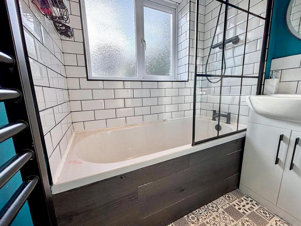 Bathroom / WC: