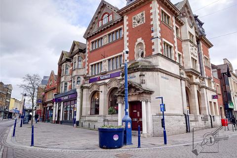 Shop to rent, King Street, Gravesend, Kent