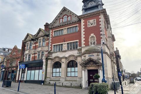 Shop to rent, King Street, Gravesend, Kent