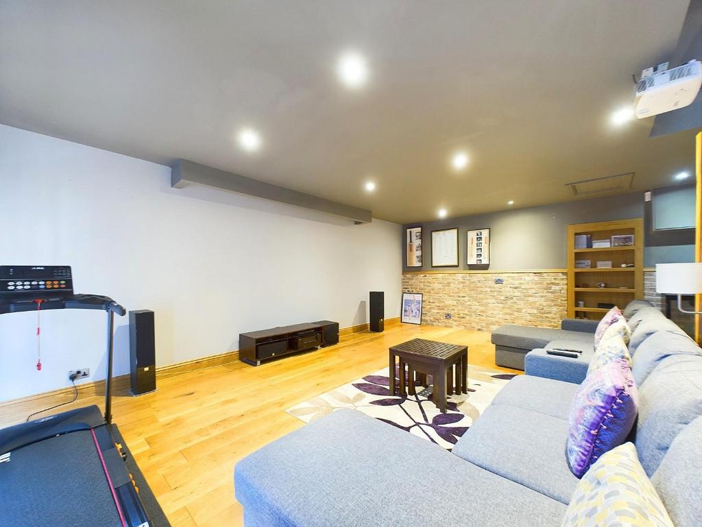 CAM01268 G0-PR0288-STILL035.jpg