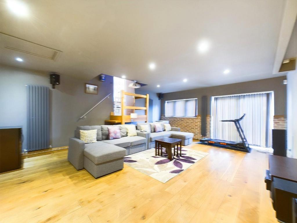 CAM01268 G0-PR0288-STILL034.jpg