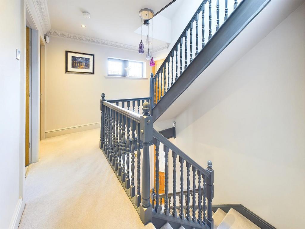 CAM01268 G0-PR0288-STILL016.jpg