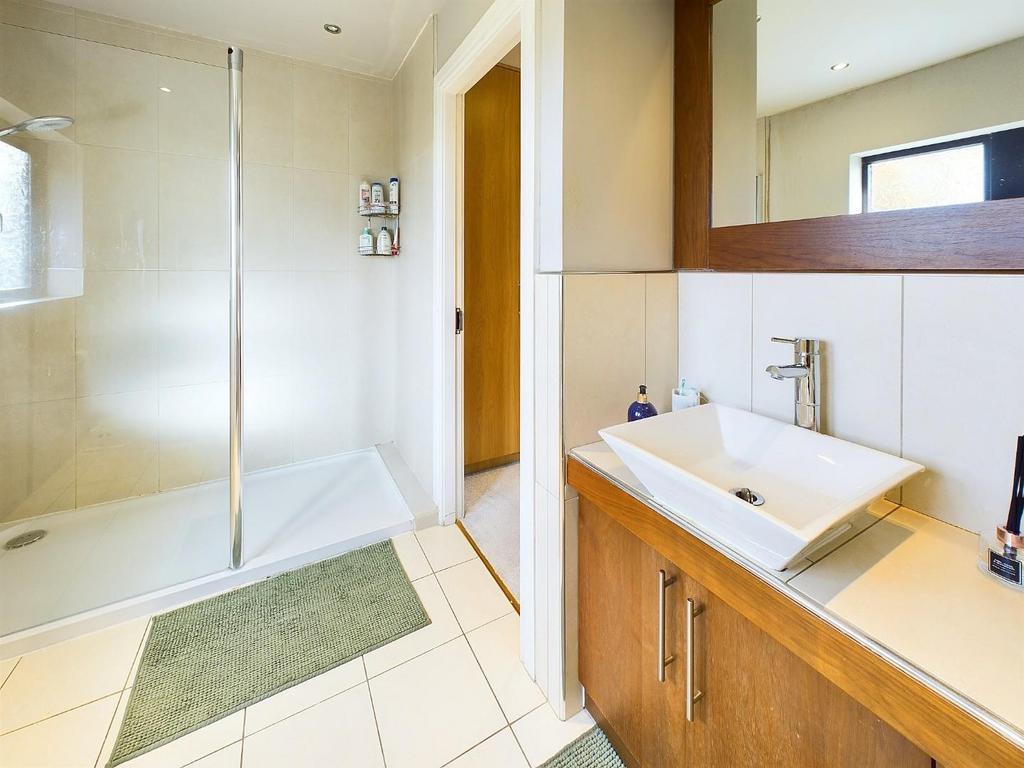 CAM01268 G0-PR0288-STILL009.jpg