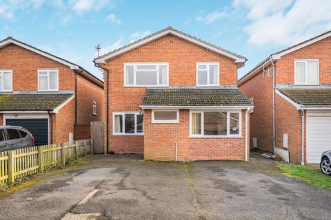 3 Dunbar Drive, Thame, OX9 3YD